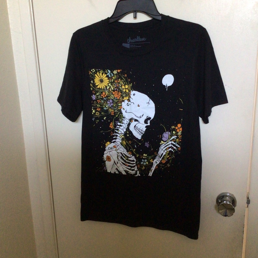 Threadless skeleton and flowers tee